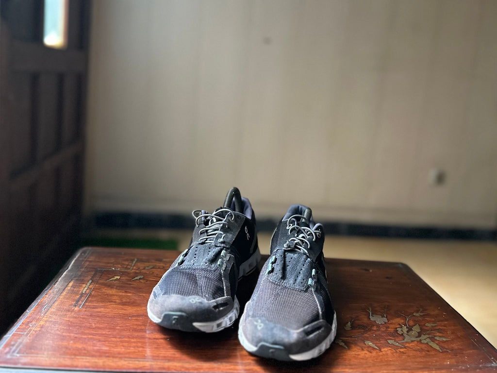 ORIGINAL On Cloud 5 Black/White Uk size: 7.5 Eu: 41
