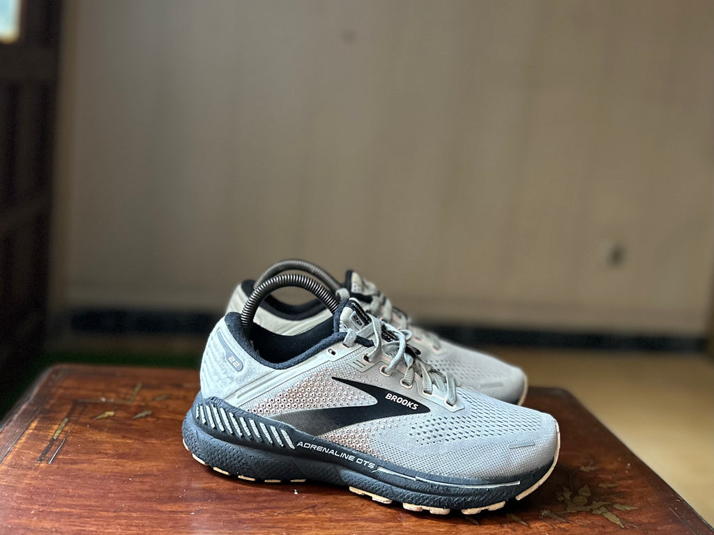 ORIGINAL Brooks Adrenaline GTS 22 Grey/Black Uk size: 6
Eu: 39