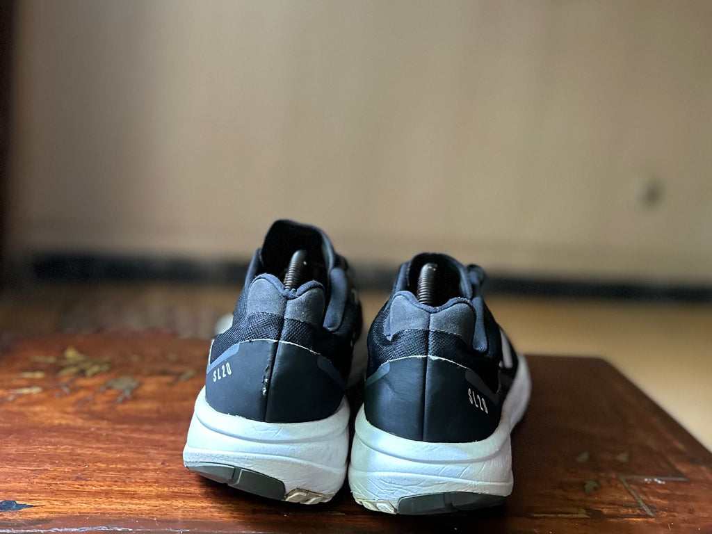 ORIGINAL Adidas SL20 Core Black White Stripes Uk size: 9
Eu: 43.1/3