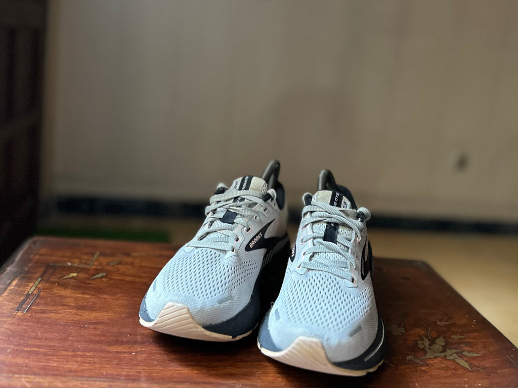 ORIGINAL Brooks Adrenaline GTS 22 Grey/Black Uk size: 6
Eu: 39