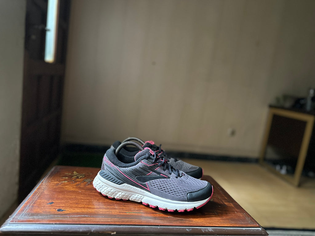 ORIGINAL Brooks Adrenaline GTS 19 Uk size: 8 Eu: 42