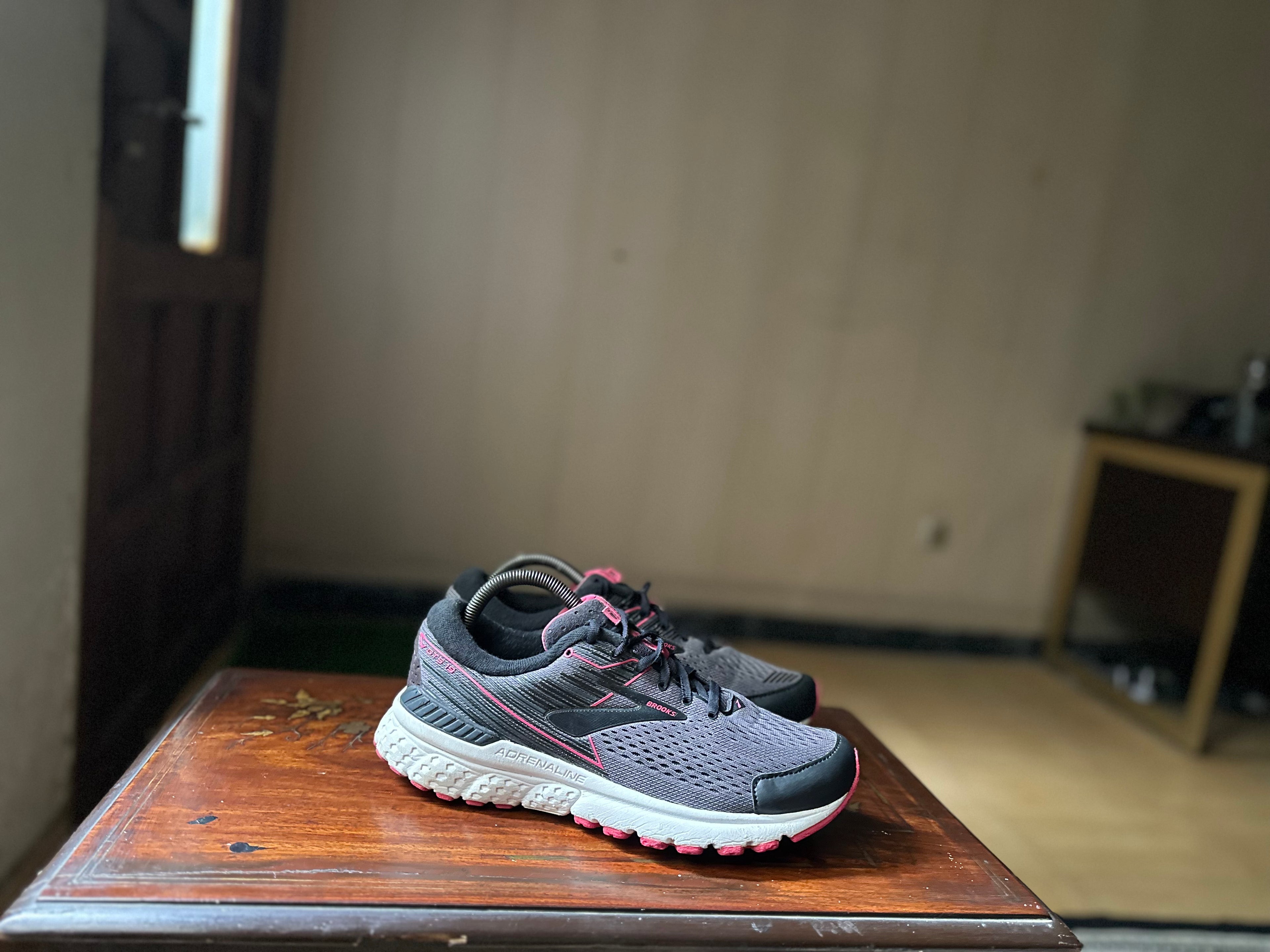 ORIGINAL Brooks Adrenaline GTS 19 Uk size: 8 Eu: 42