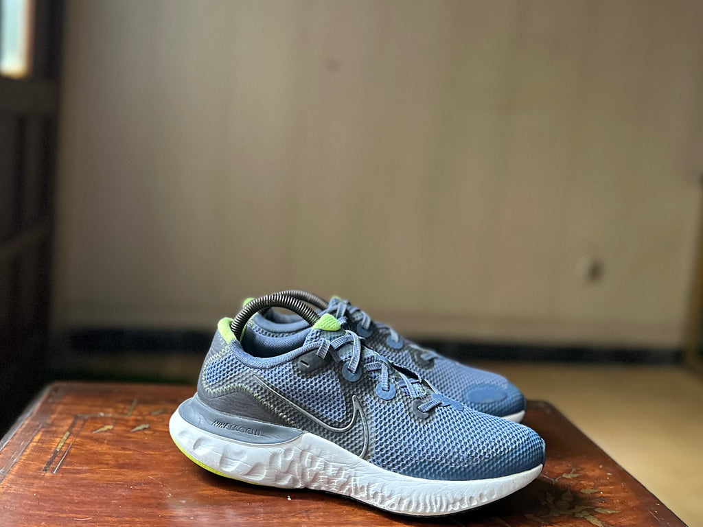 ORIGINAL Nike Renew Run 2 Diffused Blue Uk size: 7.5 Eu: 42
