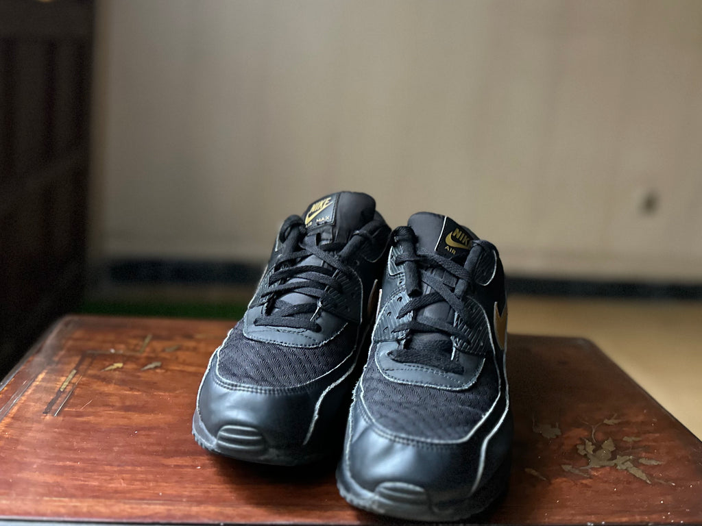 ORIGINAL Nike AirMax 90 Essential Black/Gold Uk size: 10
Eu: 45