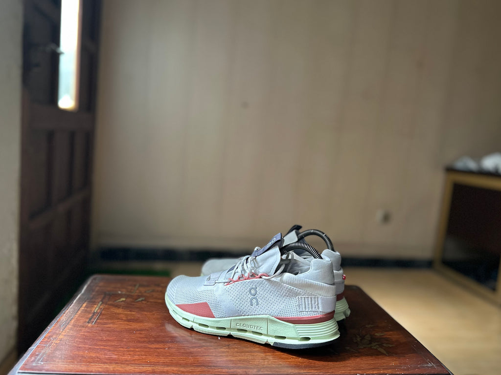 ORIGINAL On CloudNova White Lime Light Uk size: 5.5 Eu: 38.5