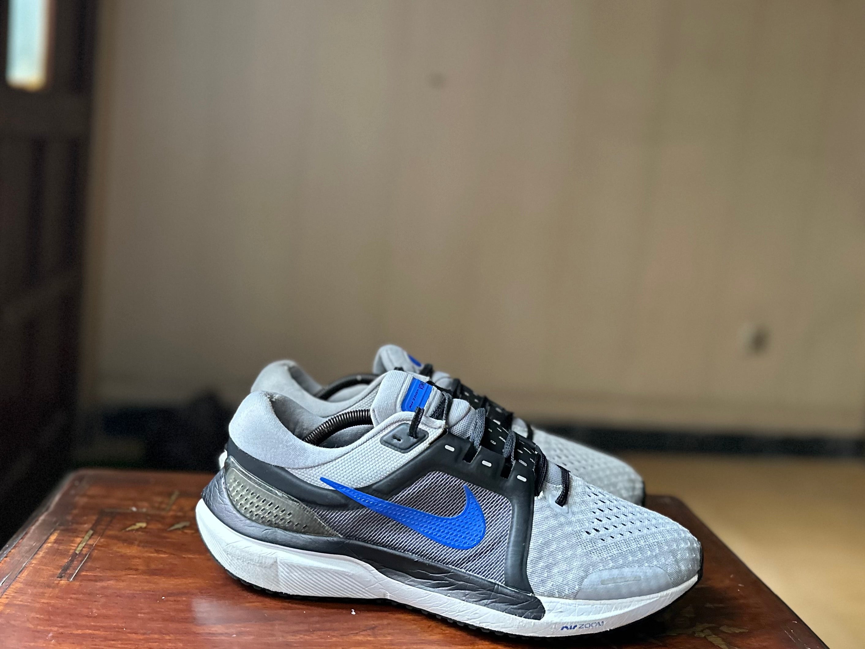 ORIGINAL Nike AirZoom Vomero 16 Wolf Grey/Hyper Royal Uk size: 10 Eu: 45