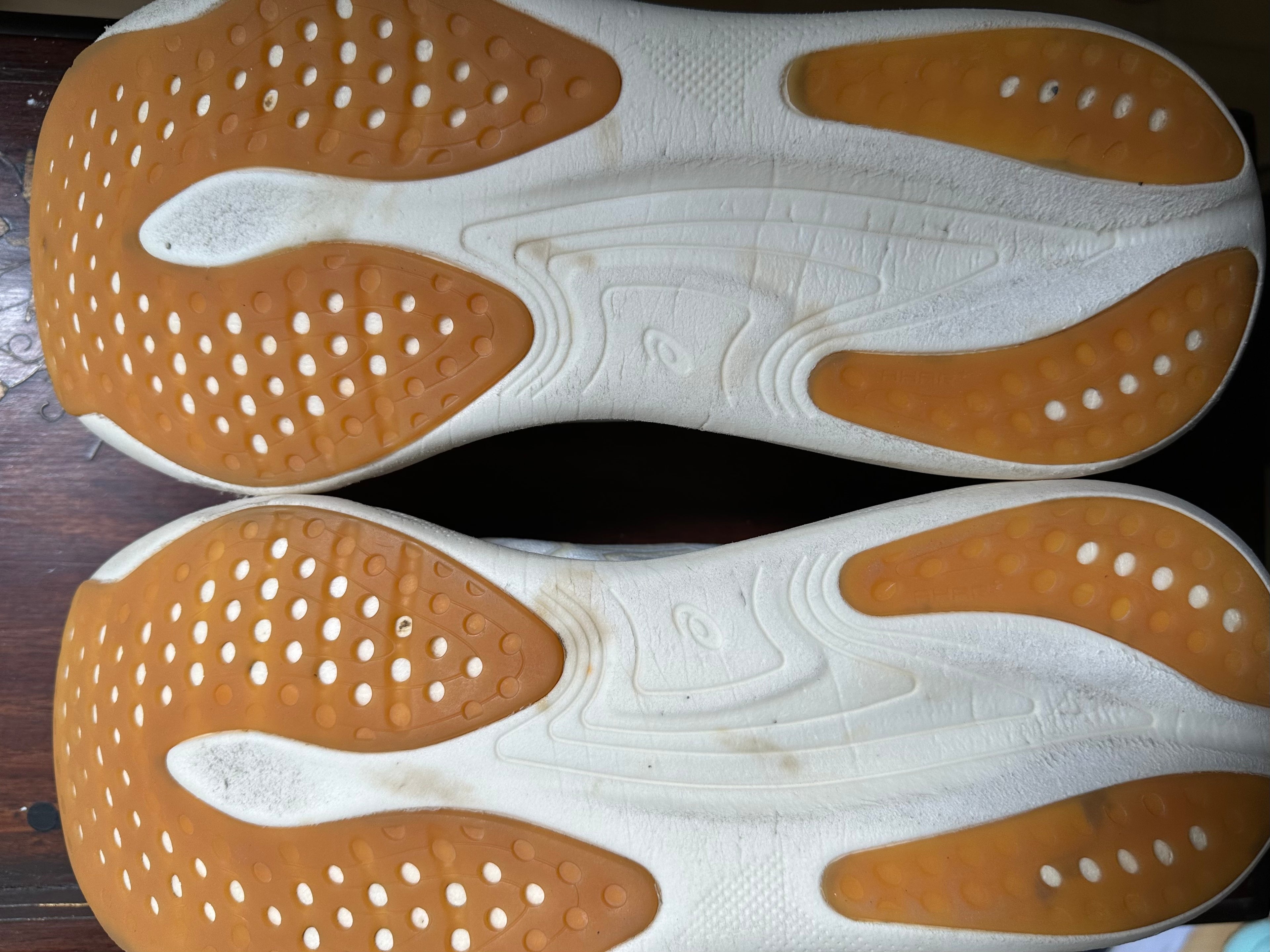ORIGINAL Asics Gel-Nimbus 25 White Gum Uk size: 11.5
Eu: 47