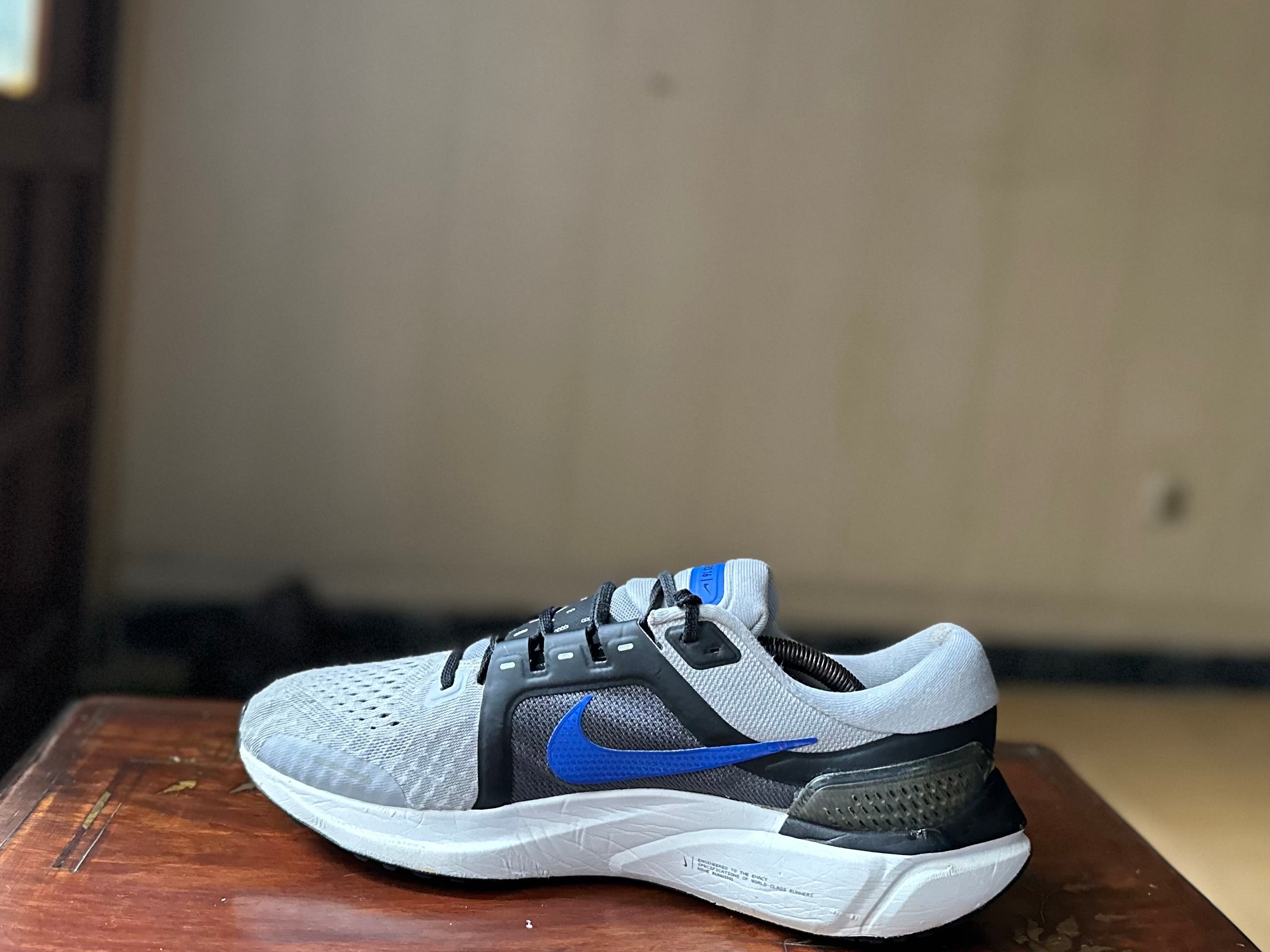 ORIGINAL Nike AirZoom Vomero 16 Wolf Grey/Hyper Royal Uk size: 10 Eu: 45
