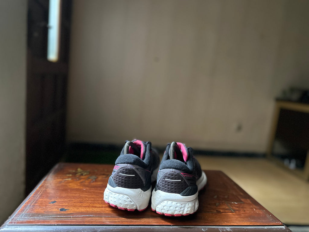 ORIGINAL Brooks Adrenaline GTS 19 Uk size: 8 Eu: 42