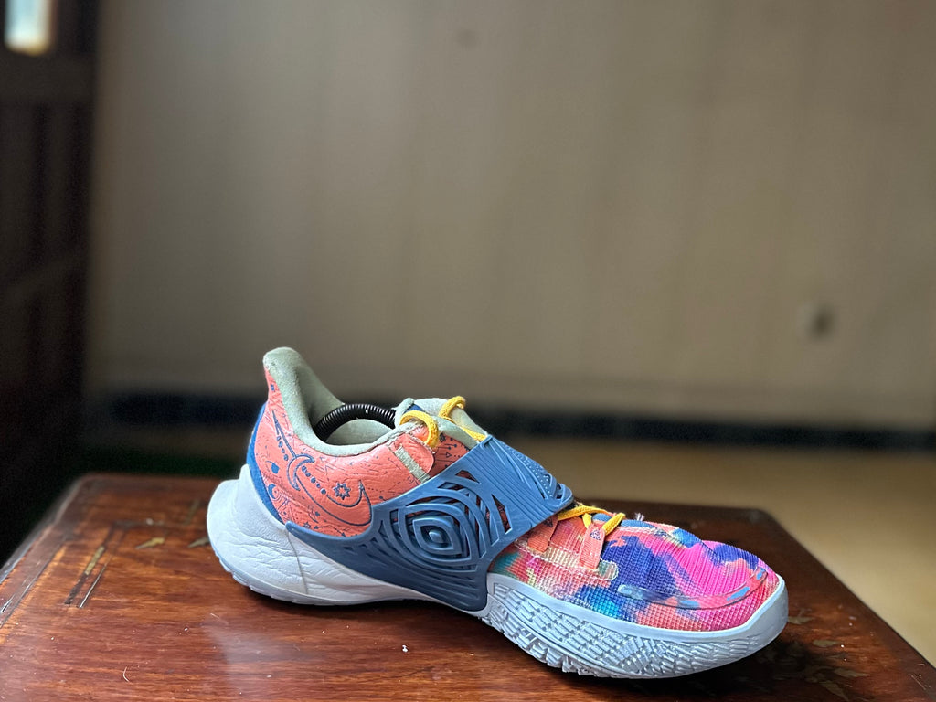 ORIGINAL Nike Kyrie Low 3 Atomic Pink Stone Blue Tie Die Uk size: 11
Eu: 46