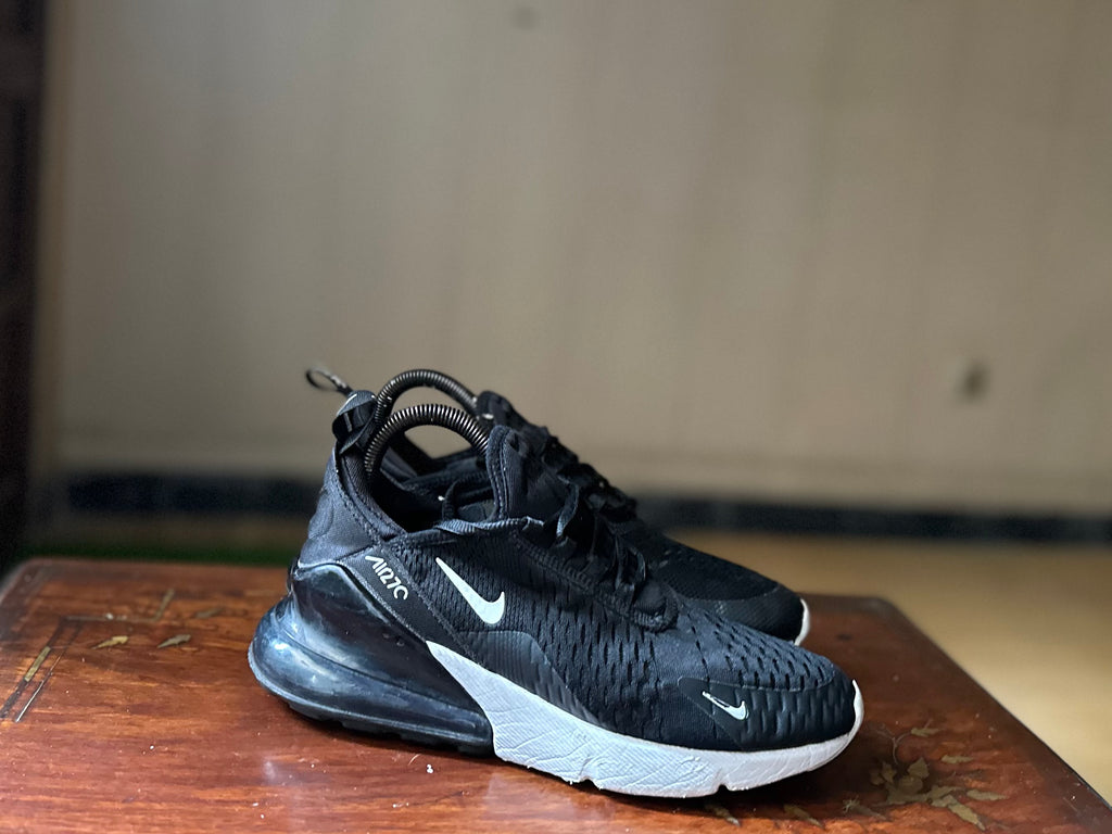 ORIGINAL Nike AirMax 270 Black/White Uk size: 5.5 Eu: 38.5