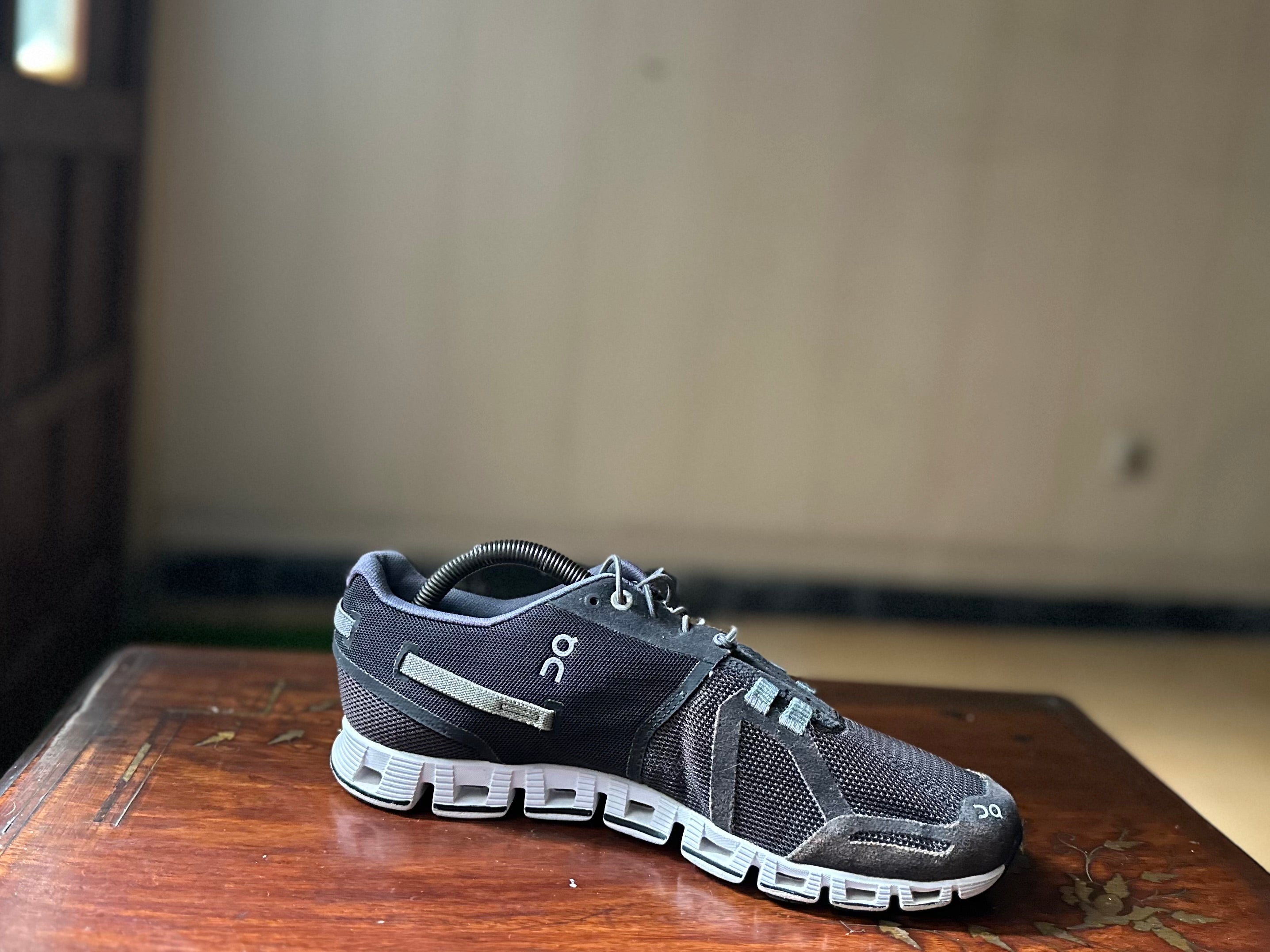 ORIGINAL On Cloud 5 Black/White Uk size: 7.5 Eu: 41