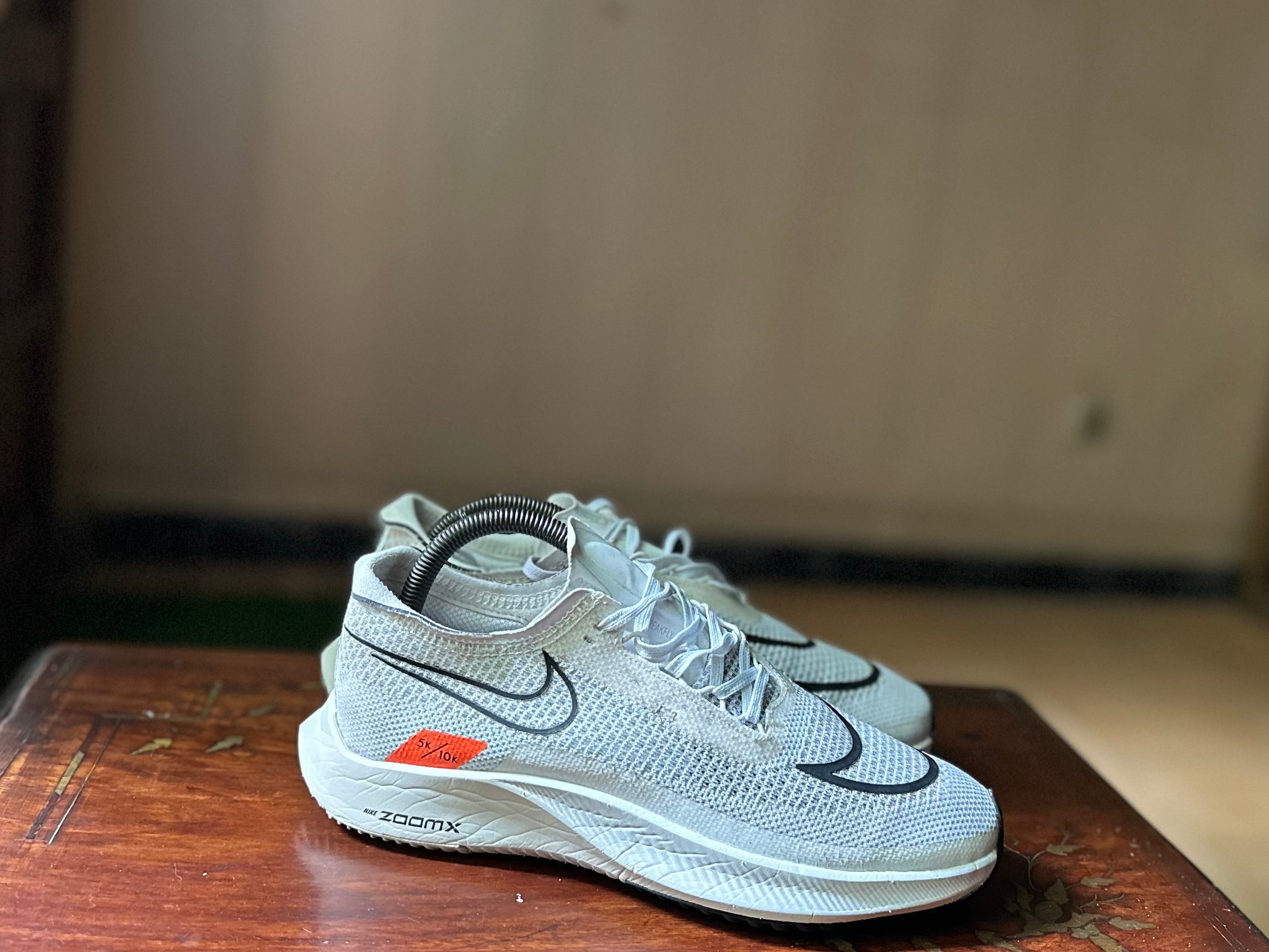 ORIGINAL Nike ZoomX StreakFly White Black Photon Dust Uk size: 6 Eu: 40