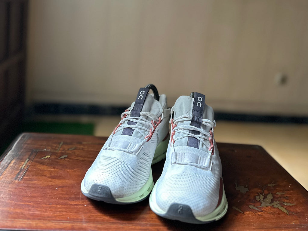 ORIGINAL On CloudNova White Lime Light Uk size: 5.5 Eu: 38.5