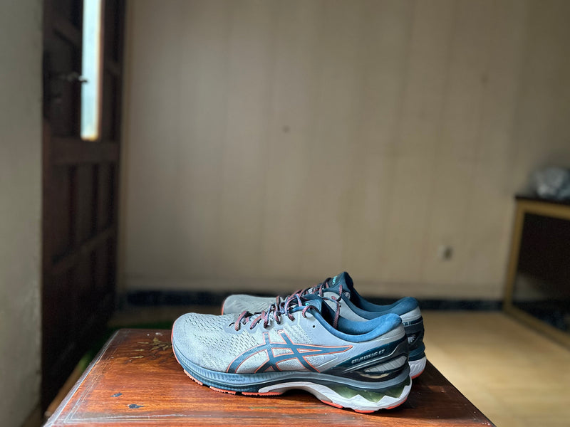 ORIGINAL Asics Gel-Kayano 27 Sheet Rock/Magnetic Blue Uk size: 12 Eu: 48