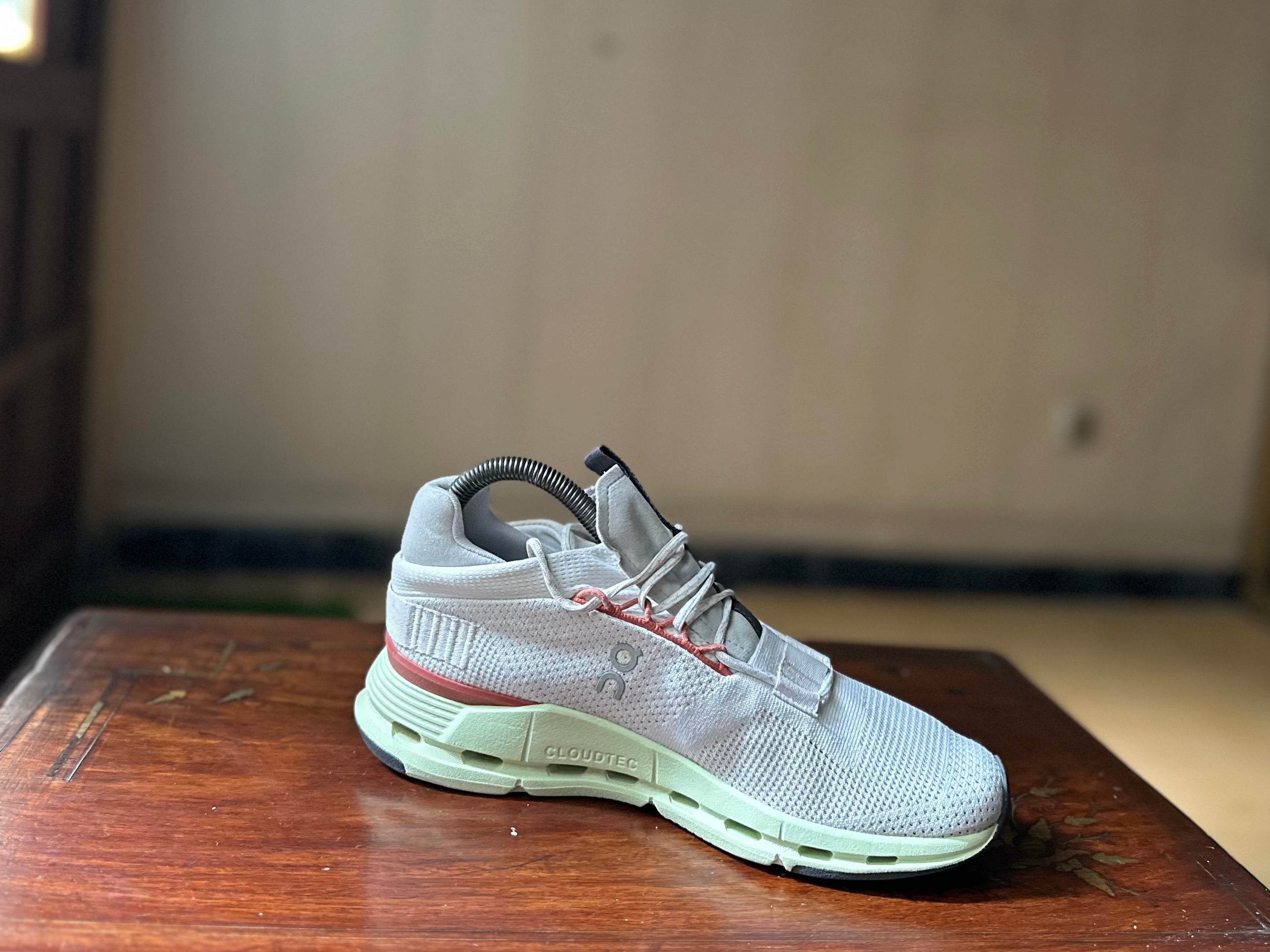 ORIGINAL On CloudNova White Lime Light Uk size: 5.5 Eu: 38.5