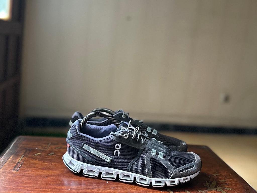 ORIGINAL On Cloud 5 Black/White Uk size: 7.5 Eu: 41