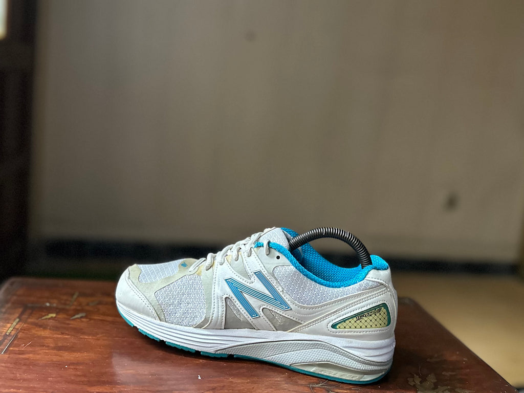 ORIGINAL New Balance 1540V2 Blue Bell/White Uk size: 6
Eu: 39