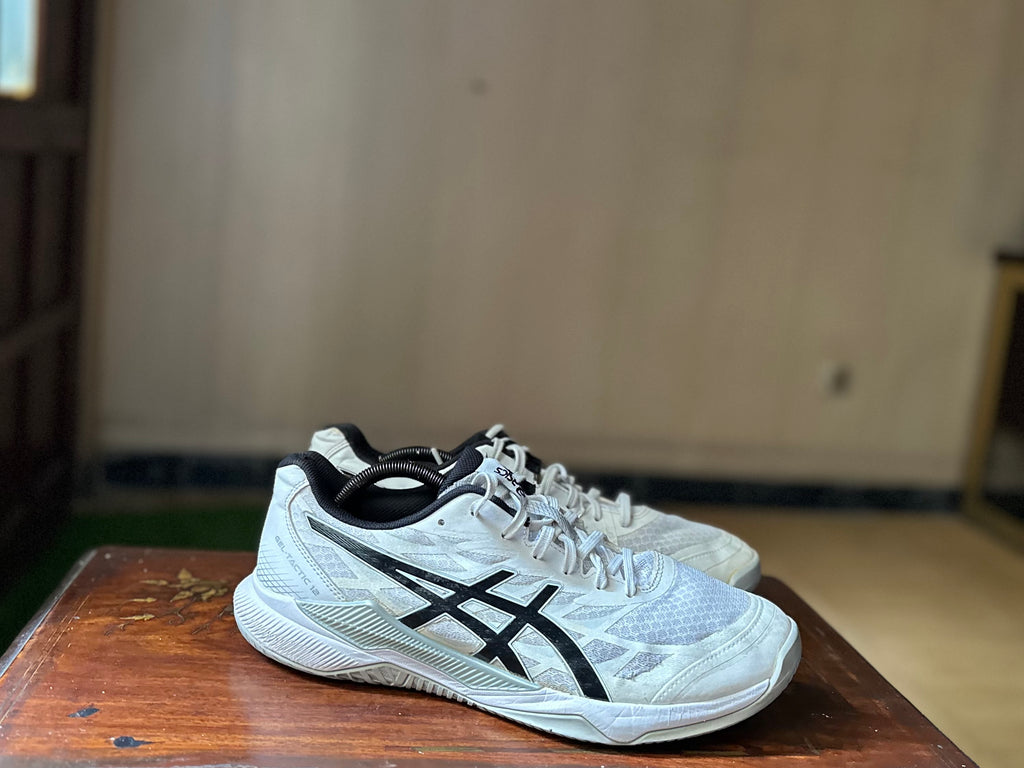 ORIGINAL Asics Gel-Tactic 12 White/Black Uk size: 11 Eu: 46
Condition: 9.5/10
