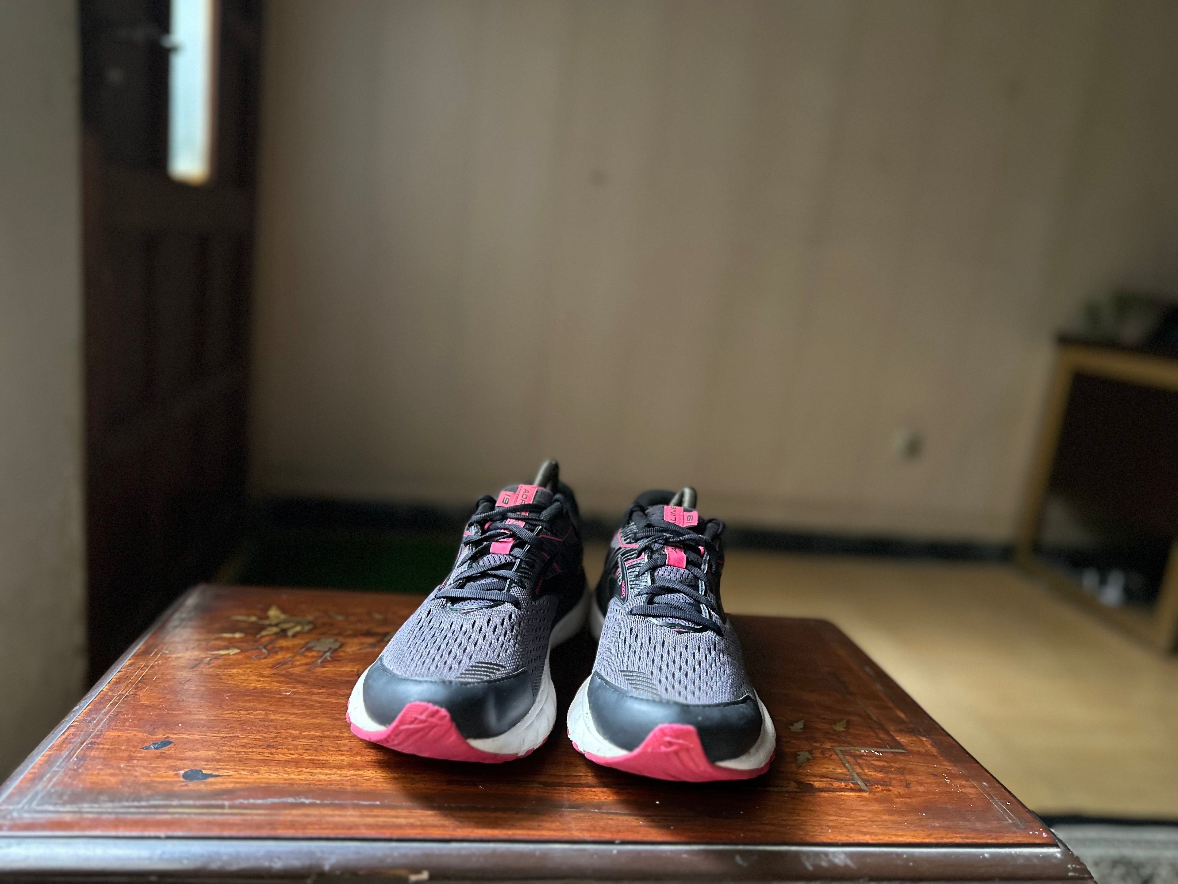 ORIGINAL Brooks Adrenaline GTS 19 Uk size: 8 Eu: 42