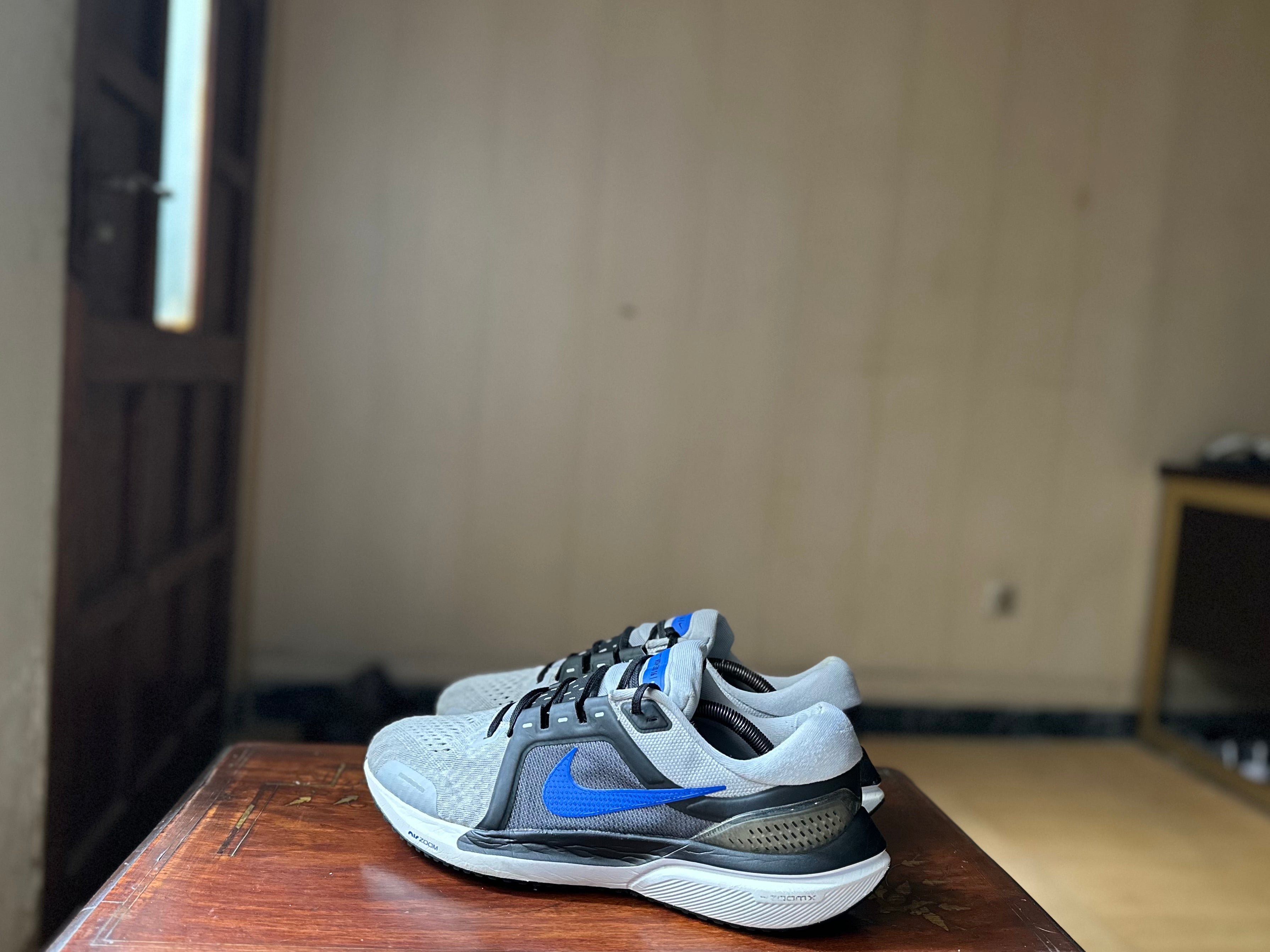 ORIGINAL Nike AirZoom Vomero 16 Wolf Grey/Hyper Royal Uk size: 10 Eu: 45