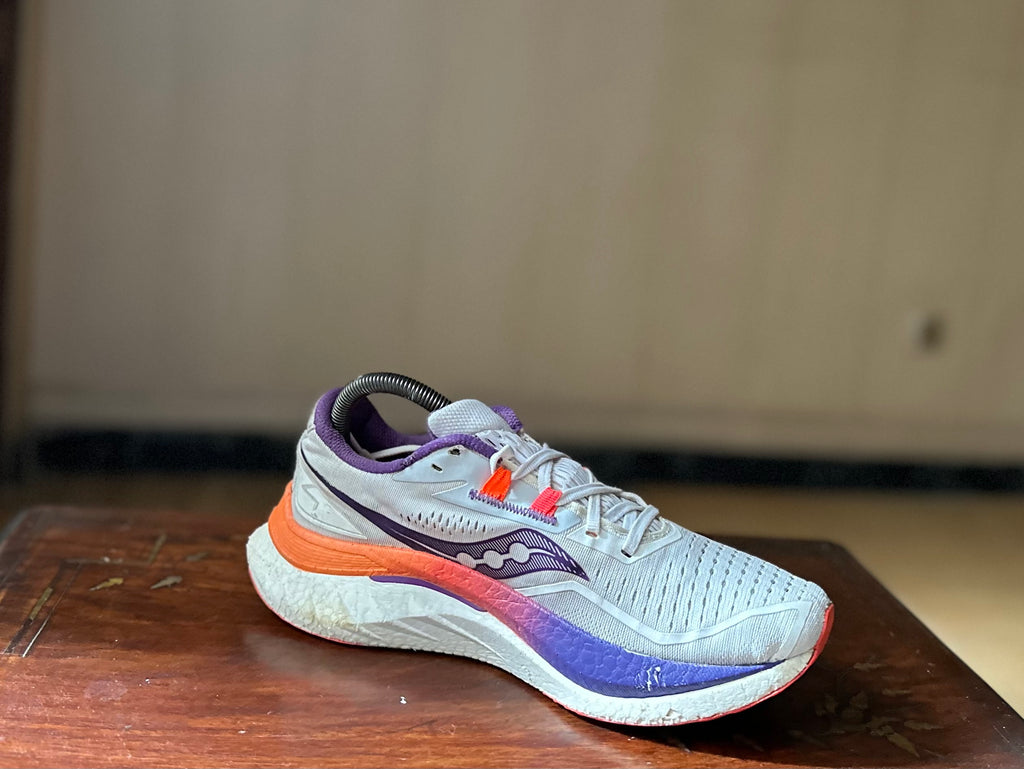 ORIGINAL Saucony Endorphin Speed 4 White Viziorange (Carbon Plated)