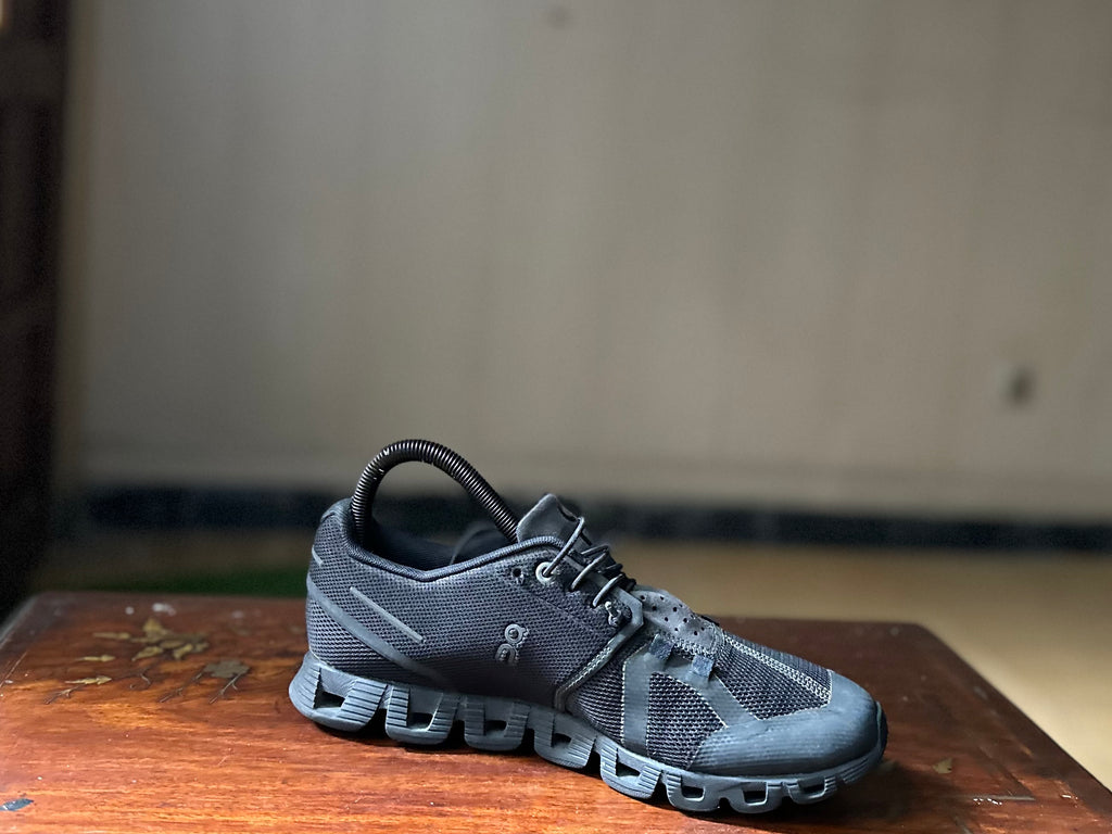 ORIGINAL OnCloud 5 Black/Black Uk size: 5.5 Eu: 38.5