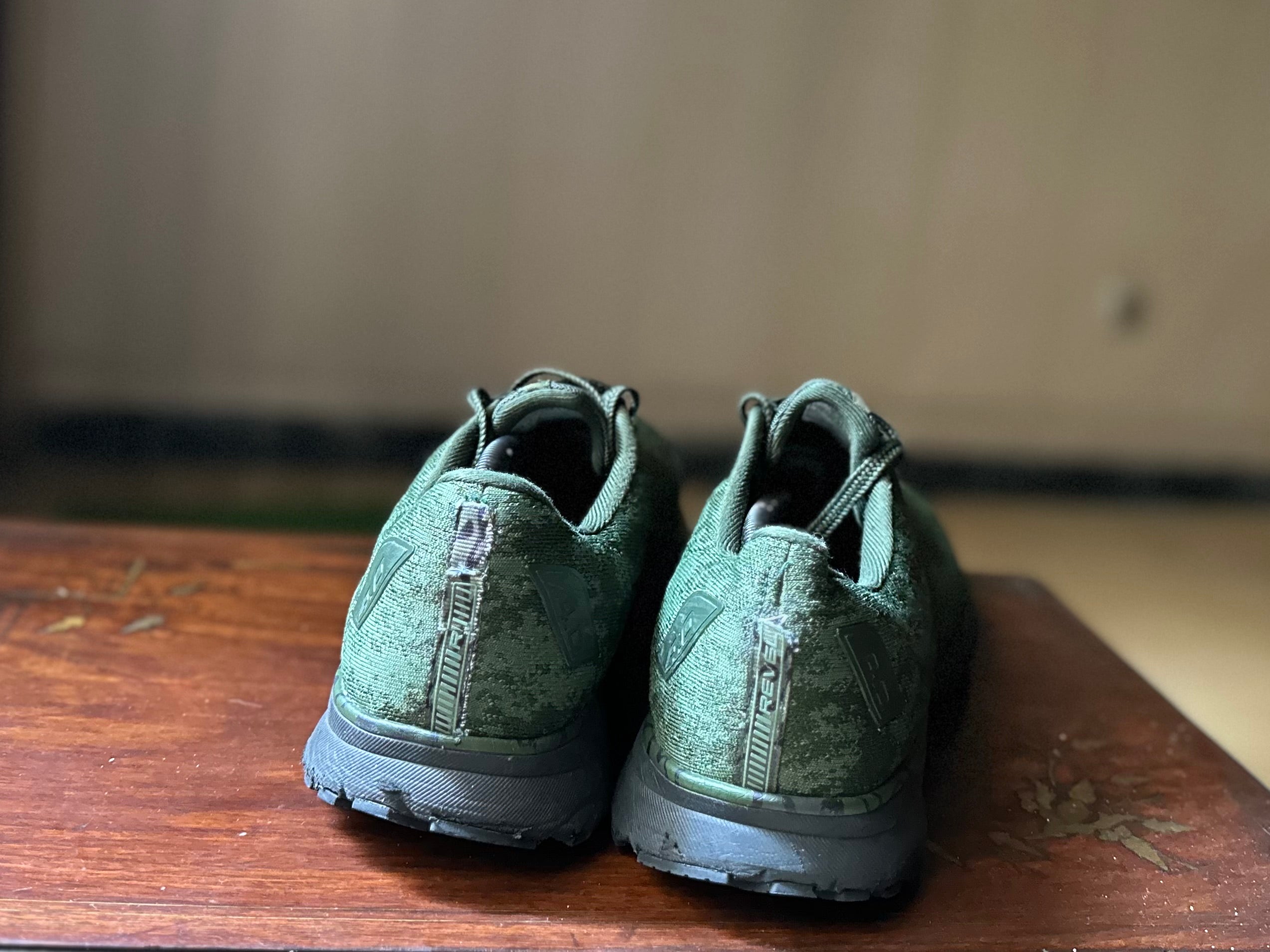 ORIGINAL Brooks Revel 4 Army Green Extract Uk size: 12 Eu: 47