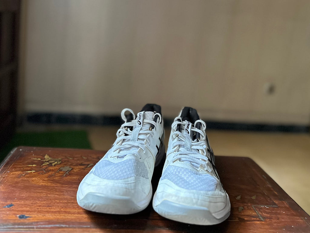 ORIGINAL Asics Gel-Tactic 12 White/Black Uk size: 11 Eu: 46
Condition: 9.5/10