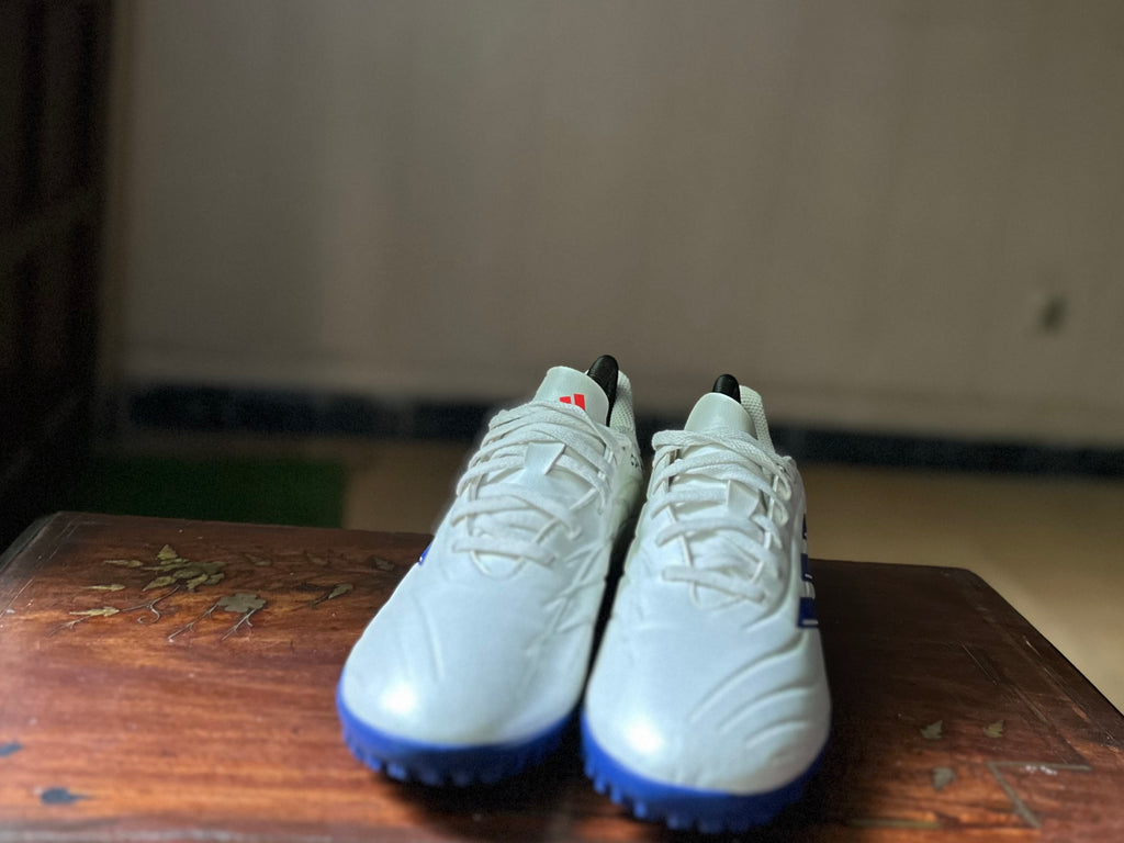 ORIGINAL Adidas Copa Pure 2 Club TF Football Uk size: 7.5
Eu: 41.1/3-42