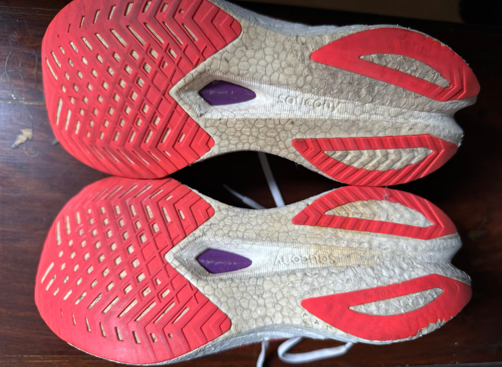 ORIGINAL Saucony Endorphin Speed 4 White Viziorange (Carbon Plated)