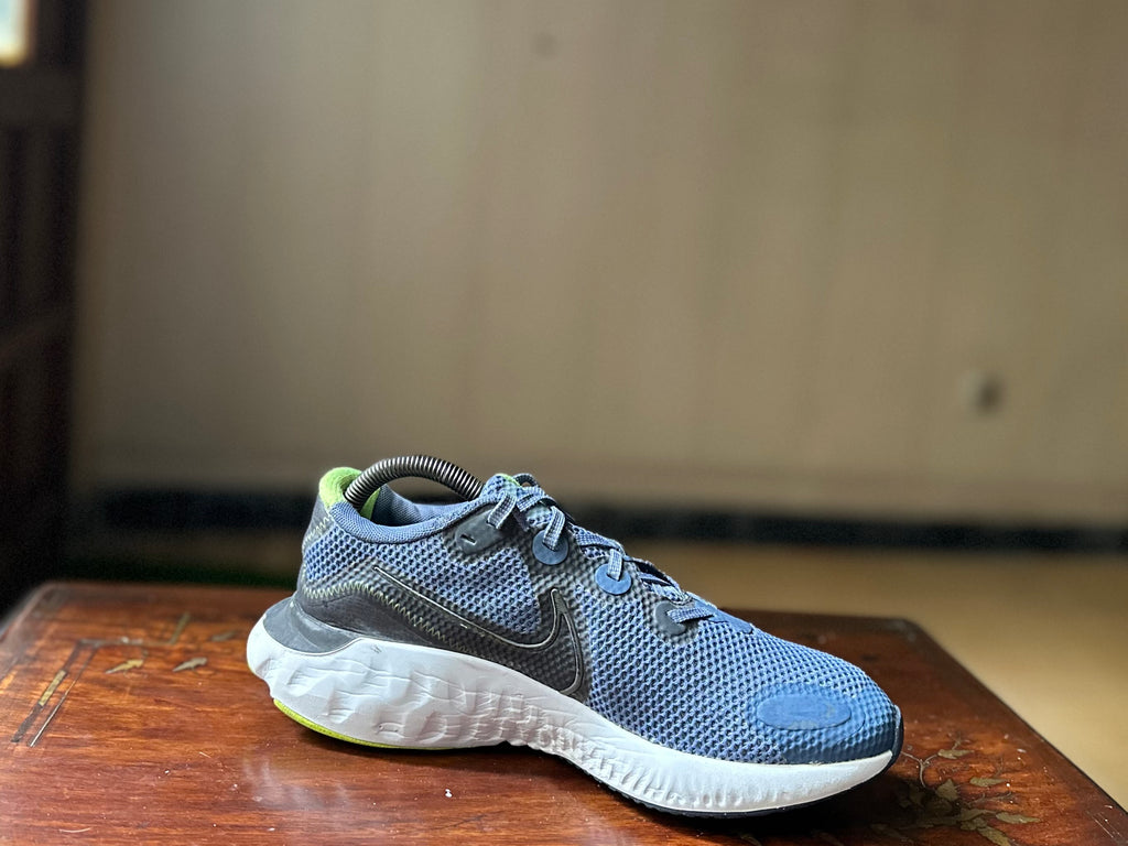 ORIGINAL Nike Renew Run 2 Diffused Blue Uk size: 7.5 Eu: 42