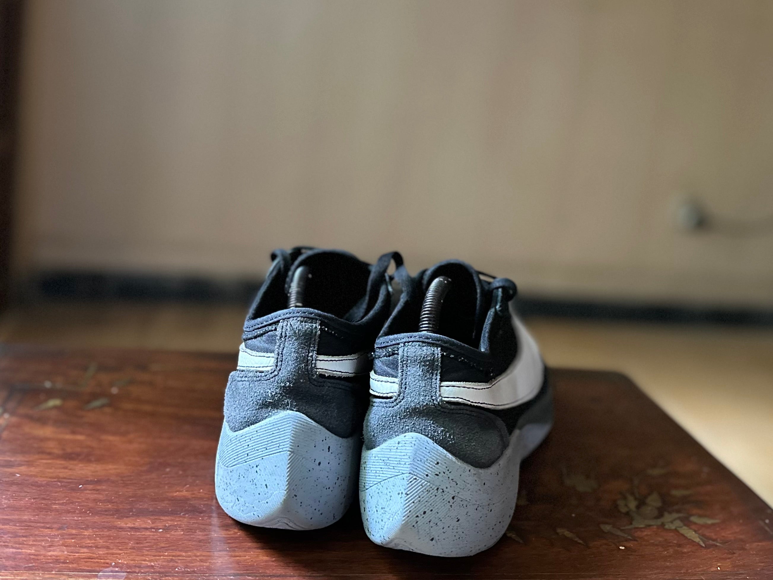 ORIGINAL Nike Moon Racer Black White Wolf Grey Uk size: 9.5
Eu: 44.5