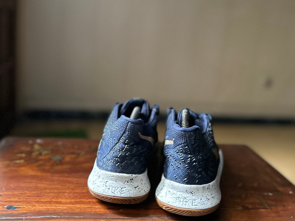 ORIGINAL Nike Kyrie 3 Obsidian Metallic Gold Uk size: 6 Eu: 40