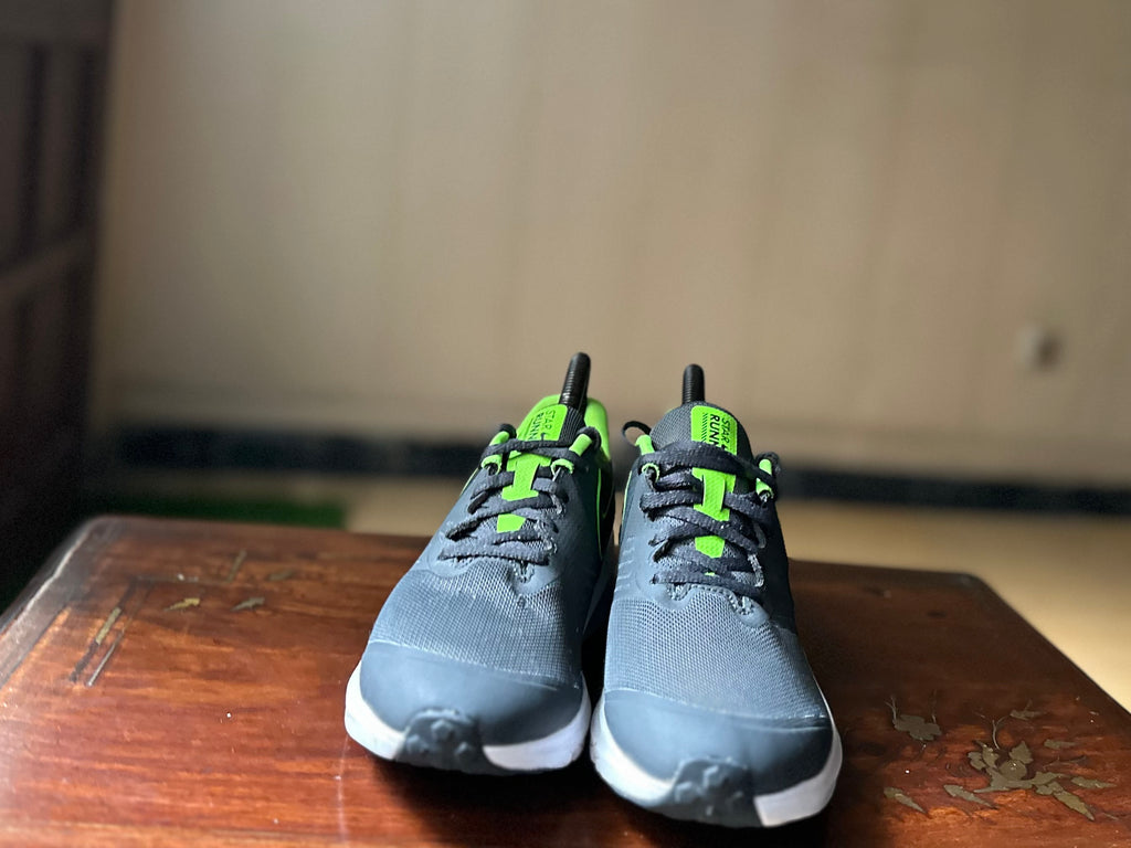 ORIGINAL Nike Star Runner 2 Anthracite/Electric Green Uk size: 5 Eu: 38