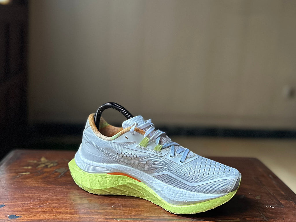 ORIGINAL Saucony Endorphin Speed 4 White/Sunny (Carbon Plated) Uk size: 6 Eu: 39