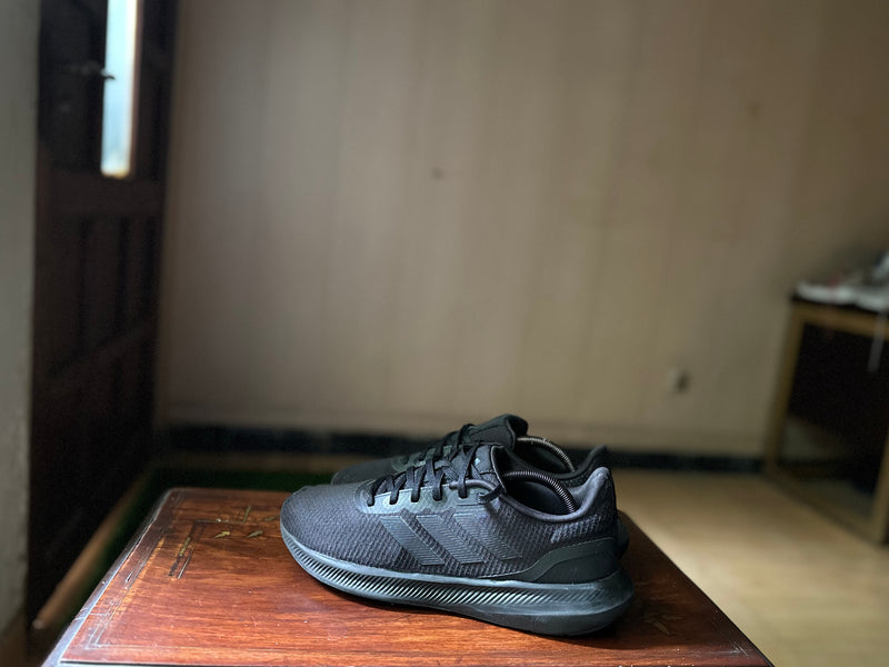 ORIGINAL Adidas RunFalcon 3.0 Triple Black Uk size: 9 Eu: 43.1/3