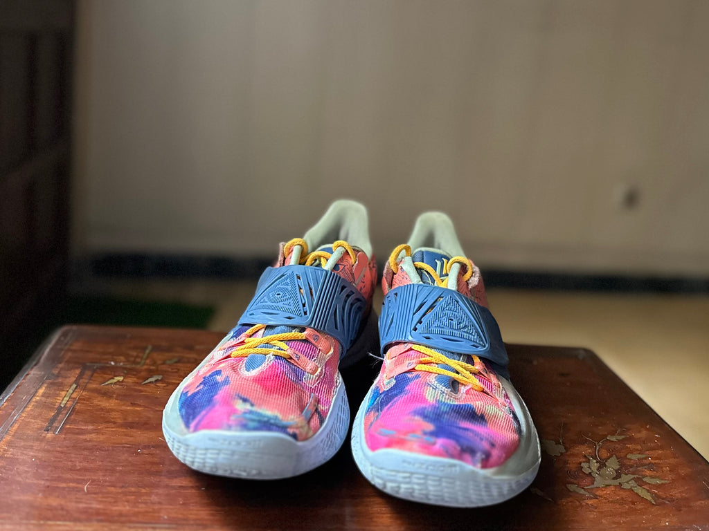 ORIGINAL Nike Kyrie Low 3 Atomic Pink Stone Blue Tie Die Uk size: 11
Eu: 46