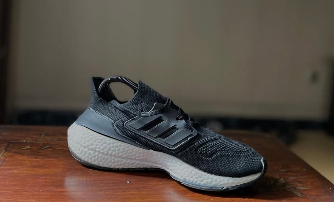 ORIGINAL Adidas UltraBoost 22 Black/White