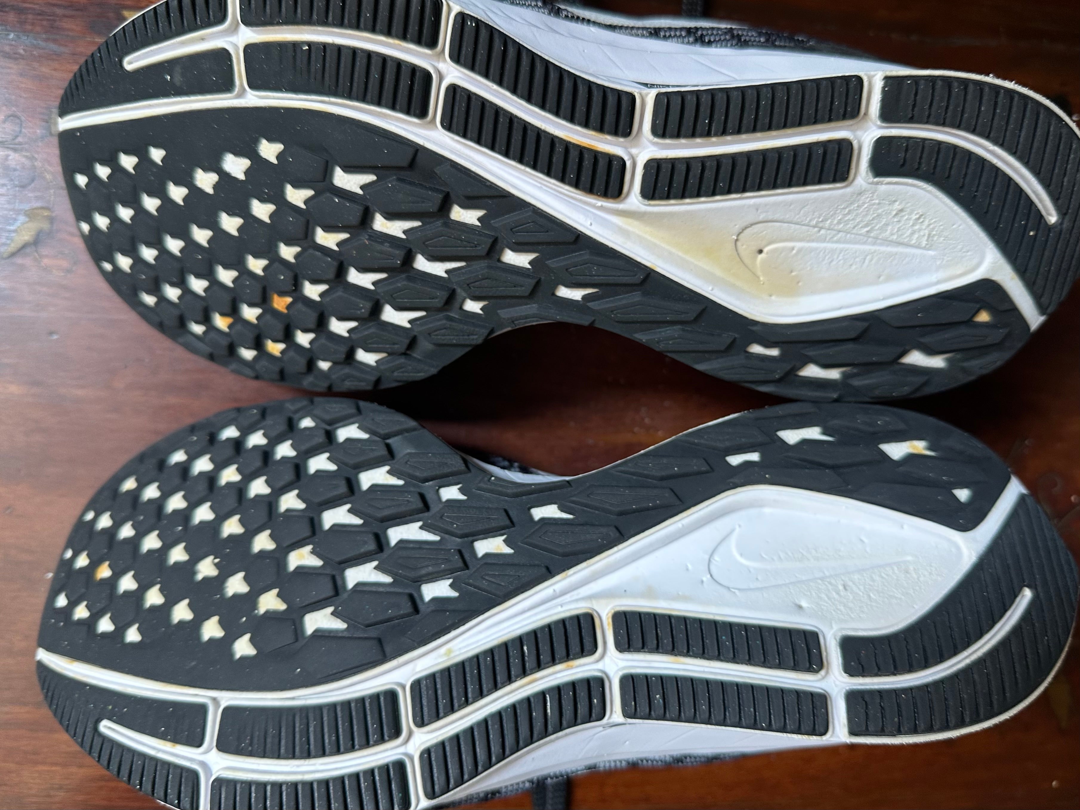 ORIGINAL Nike AirZoom Pegasus 35 Black/White Uk size: 5.5
Eu: 38.5