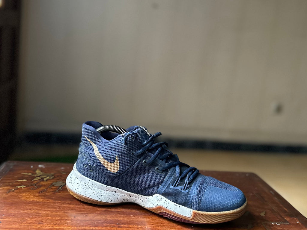 ORIGINAL Nike Kyrie 3 Obsidian Metallic Gold Uk size: 6 Eu: 40