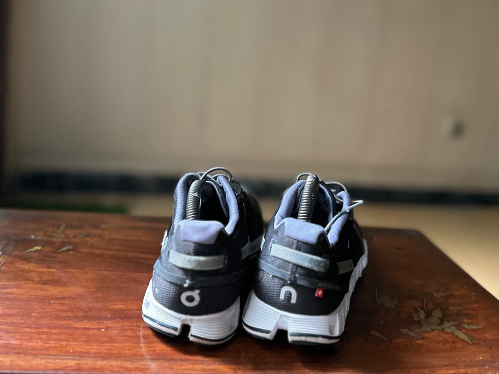 ORIGINAL On Cloud 5 Black/White Uk size: 7.5 Eu: 41