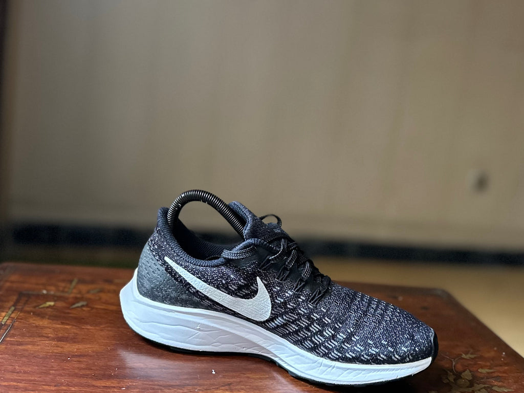 ORIGINAL Nike AirZoom Pegasus 35 Black/White Uk size: 5.5
Eu: 38.5