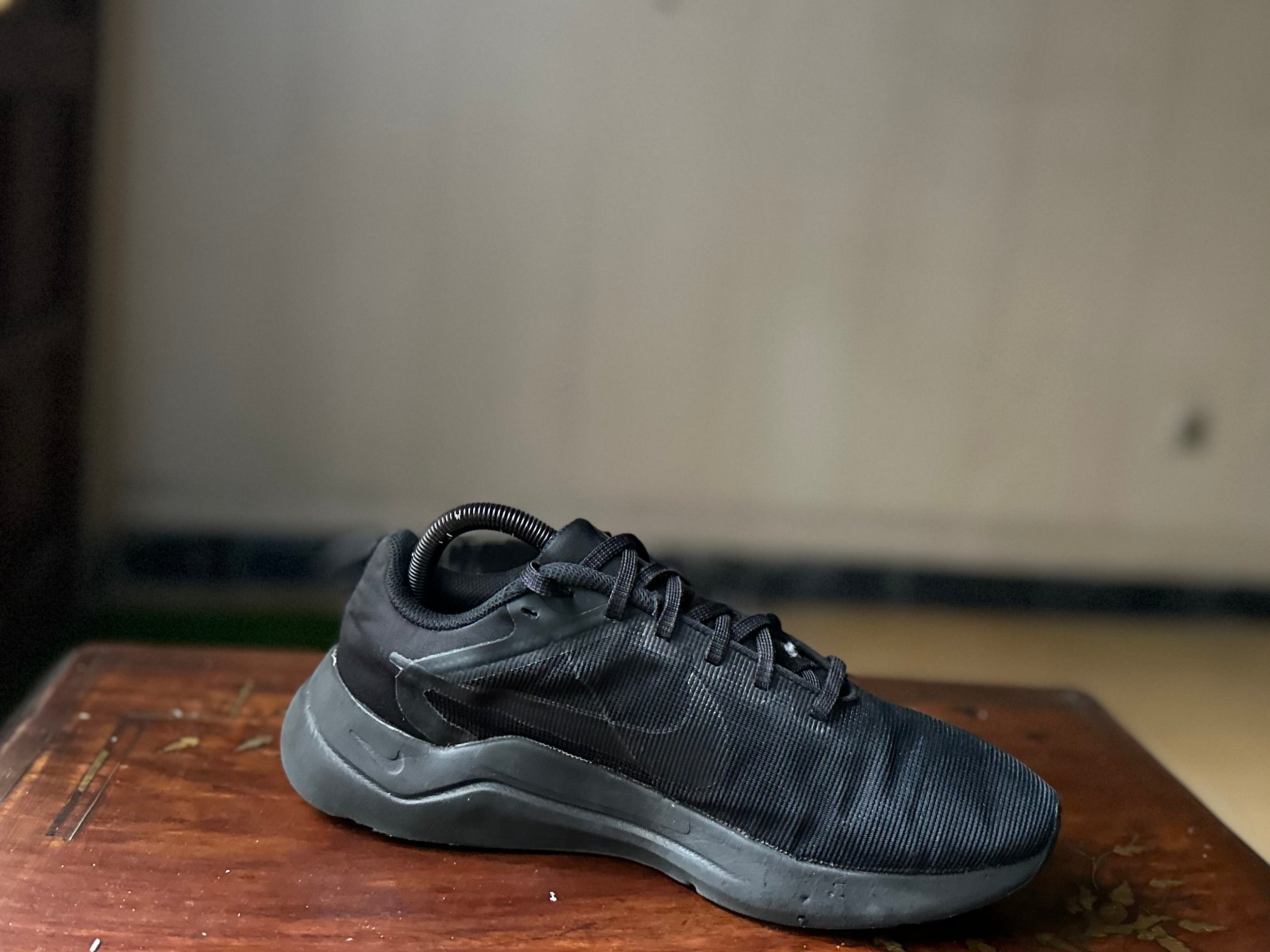 ORIGINAL Nike DownShifter 12 Extra Wife 4E Black Uk size: 7
Eu: 41