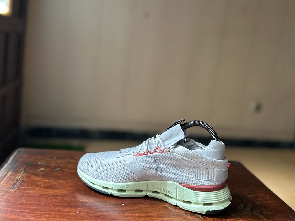 ORIGINAL On CloudNova White Lime Light Uk size: 5.5 Eu: 38.5