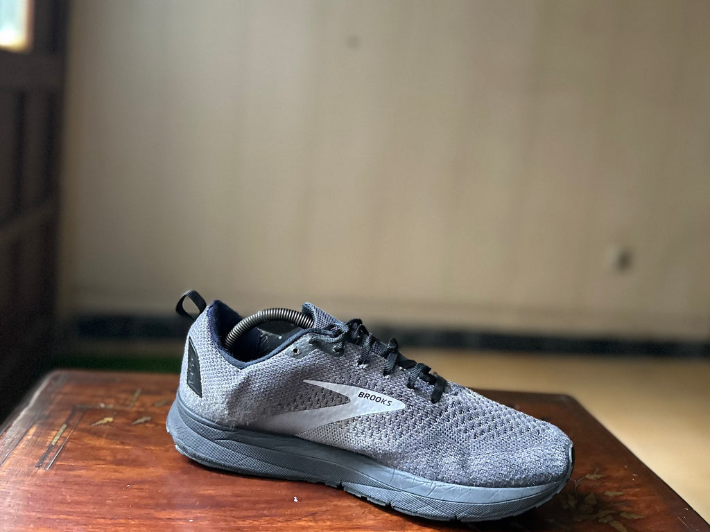 ORIGINAL Brooks Revel 4 Grey/Black Uk size: 9 Eu: 44