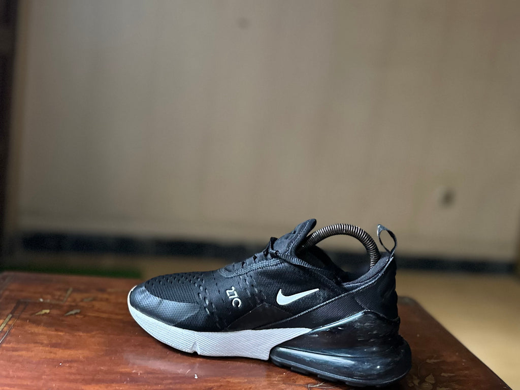 ORIGINAL Nike AirMax 270 Black/White Uk size: 5.5 Eu: 38.5