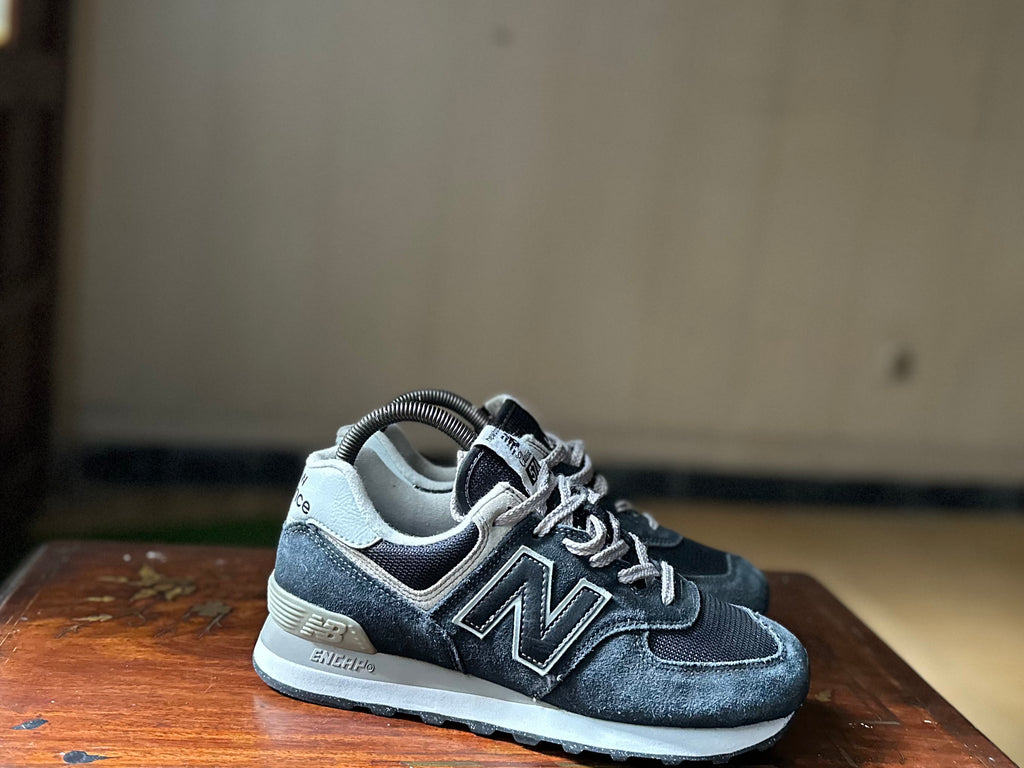 ORIGINAL New Balance 574 Classic Black Gray Uk size: 6.5
Eu: 40