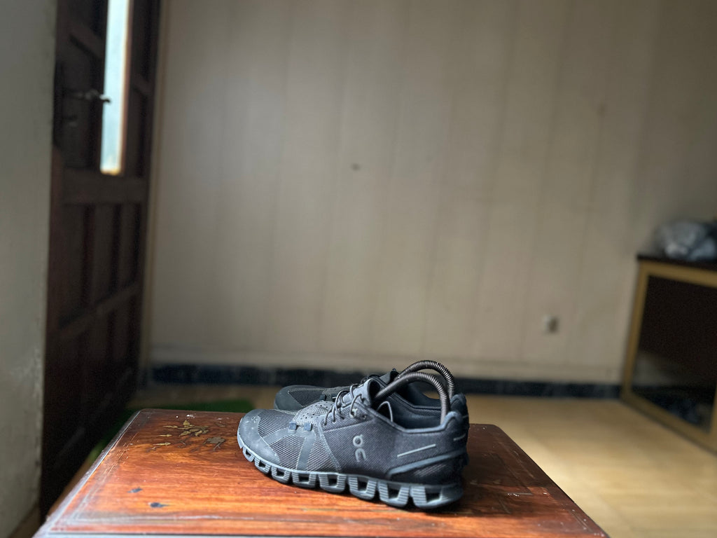 ORIGINAL OnCloud 5 Black/Black Uk size: 5.5 Eu: 38.5