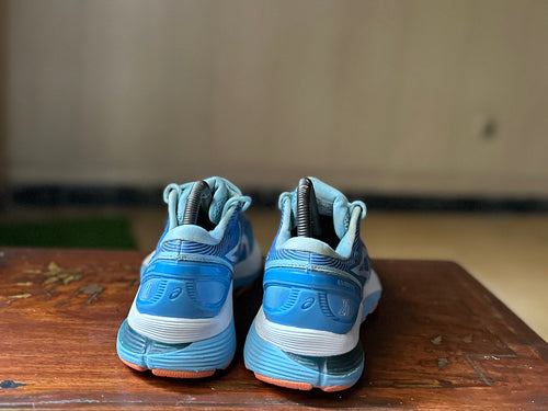 ORIGINAL Asics Gel-Nimbue 21 Blue Coast Sky Uk size: 6
Eu: 40 Condition: 9.5/10